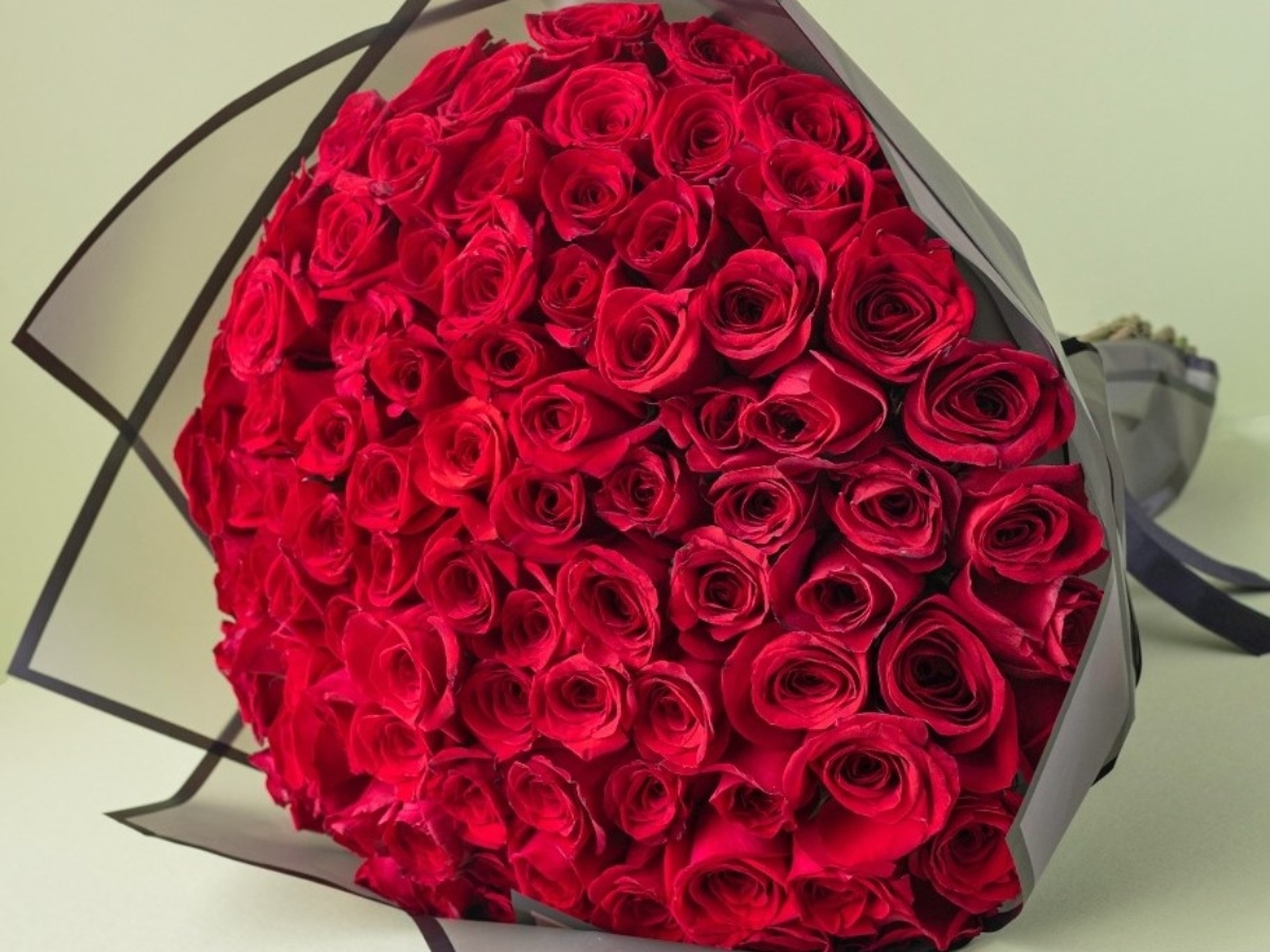 Grand Deluxe Flower Wrap - 100 Roses in Pink