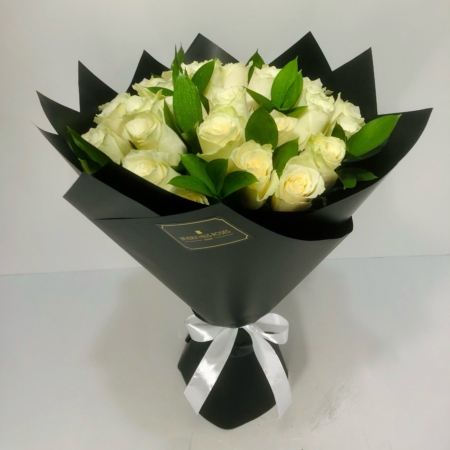 Moonlight 30 White roses Hand bouquet